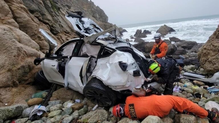 Charges against dad who drove family off cliff dropped after mental health treatment