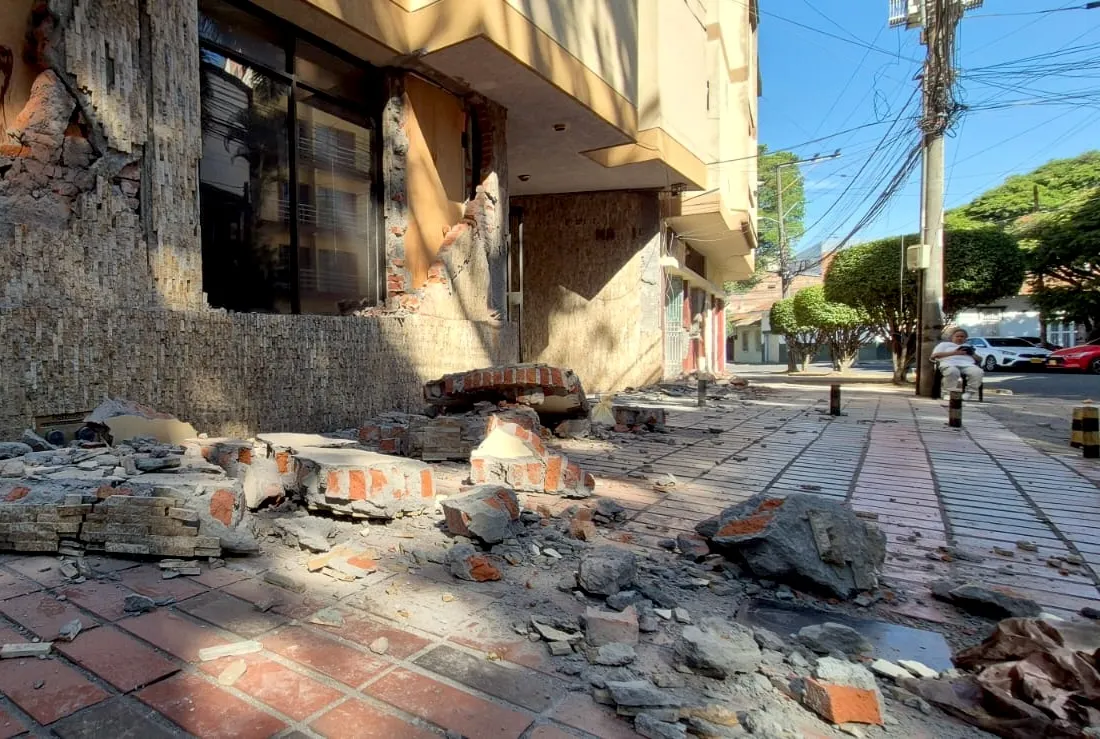destroyed building in Colombia after an earthquake