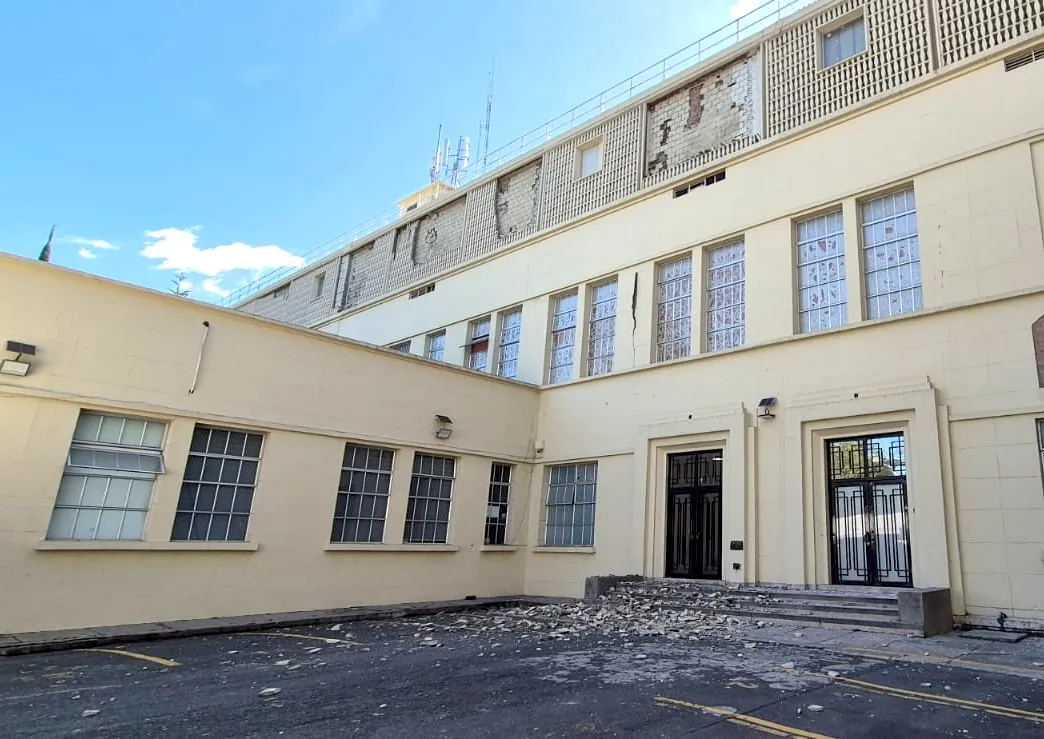 hospital with damage from earthquake in Colombia