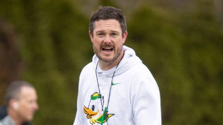 Oregon Ducks Give First Look at Workouts on New Practice Fields
