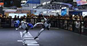 1. 2026-08-19T092248Z_1_LYNXMPEM7I0JN_RTROPTP_4_CHINA-TECH-ROBOT
