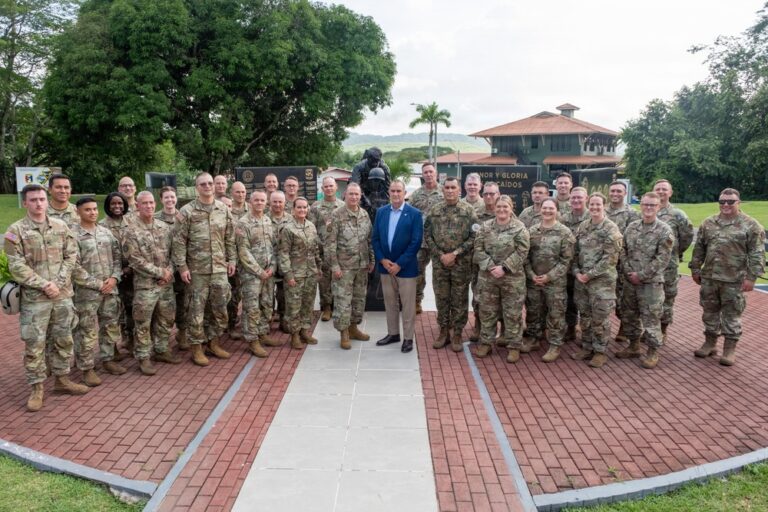Missouri leaders visit National Guardsmen in Panama during military exercise