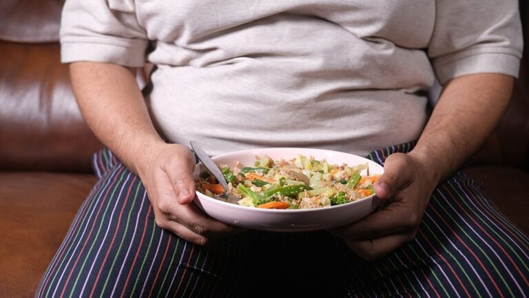 Why do men struggle with dieting? New study points to answers