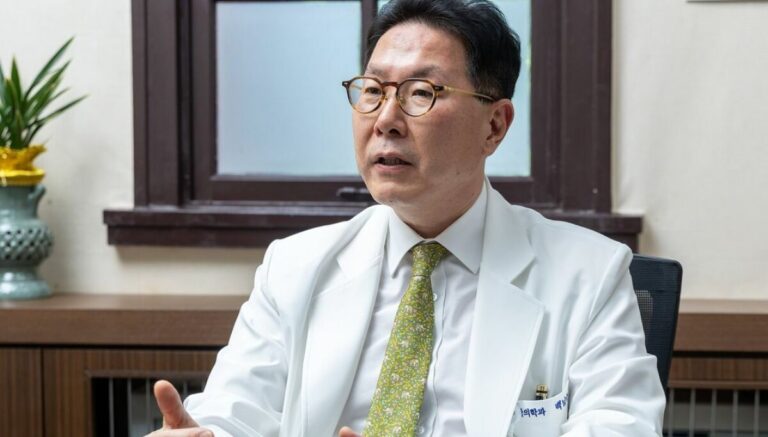 SNU Hospital chief targets faster diagnoses, new rare childhood disease treatments with donation’s help SNU Hospital chief targets faster diagnoses, new rare childhood disease treatments with donation's help