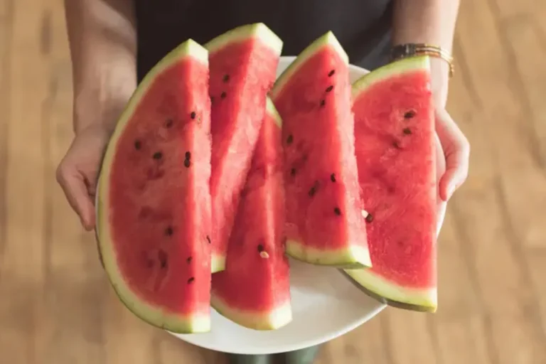 How much watermelon can you eat without harming your health? A dietitian explains How much watermelon can you eat without harming your health? A dietitian explains