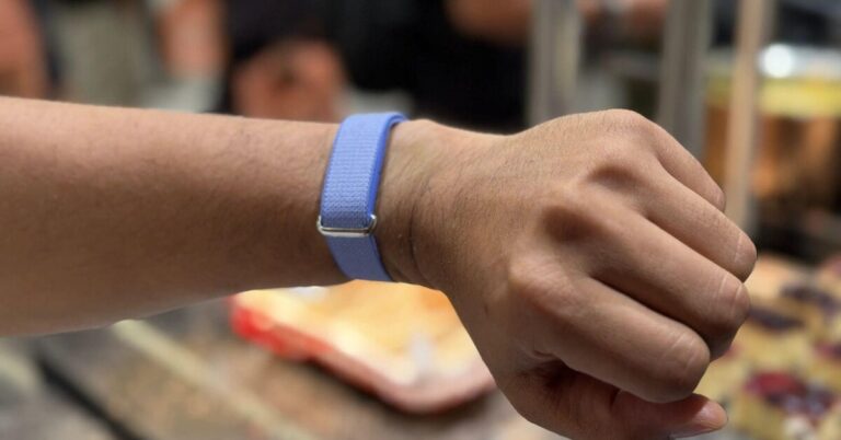 Screen-free fitness bands: Screenless Fitness Wearables Are Making a Comeback