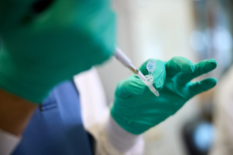 FDA clears blood test to aid evaluation for Alzheimer’s disease