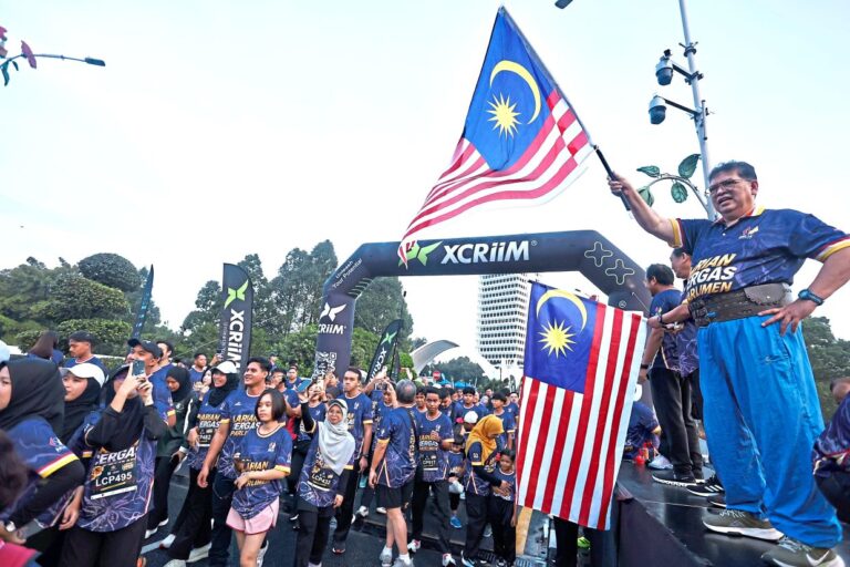 Parliament run draws over 600 participants