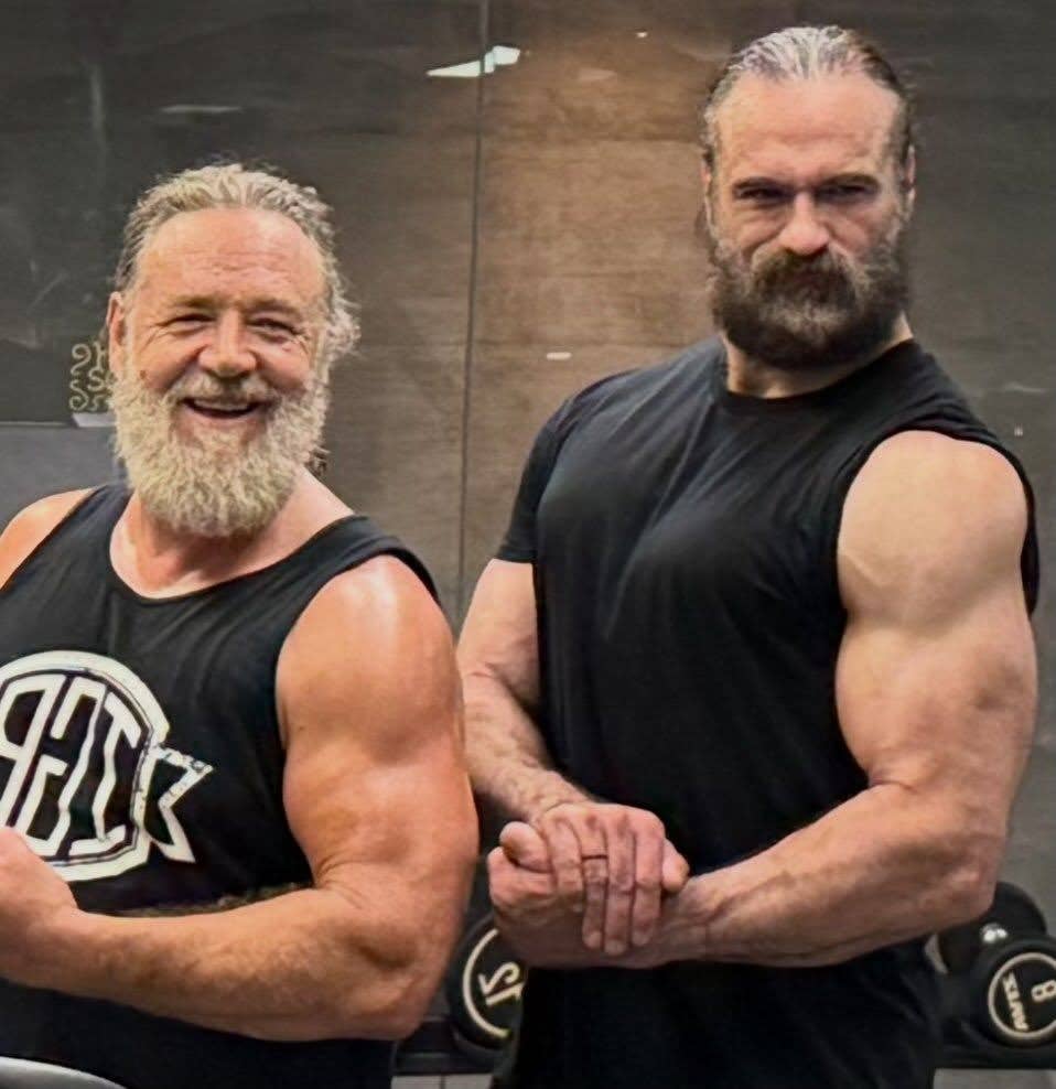 Russell crowe WWE star Drew McIntyre gym selfie