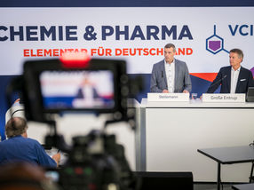 Mid-Year Report on the Chemical and Pharmaceutical Industry: No Recovery, Investments Continue to Decline