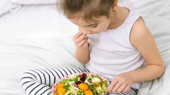 Keeping meals and snacks healthy during the school year Keeping meals and snacks healthy during the school year