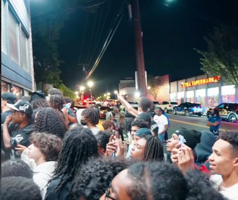 Popular streamer Kai Cenat made a surprise visit to this N.J. gym. Cops came to deal with crowds. Popular streamer Kai Cenat made a surprise visit to this N.J. gym. Cops came to deal with crowds.