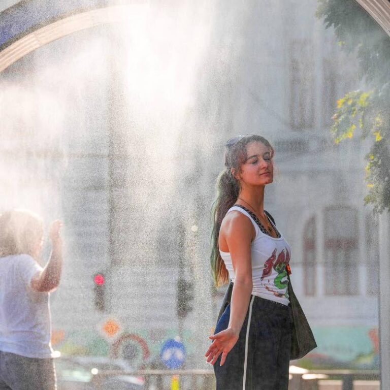 What to wear to stay cool in the heat