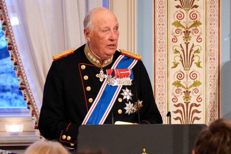 King Harald of Norway is hospitalized for treatment in connection with a blood disease