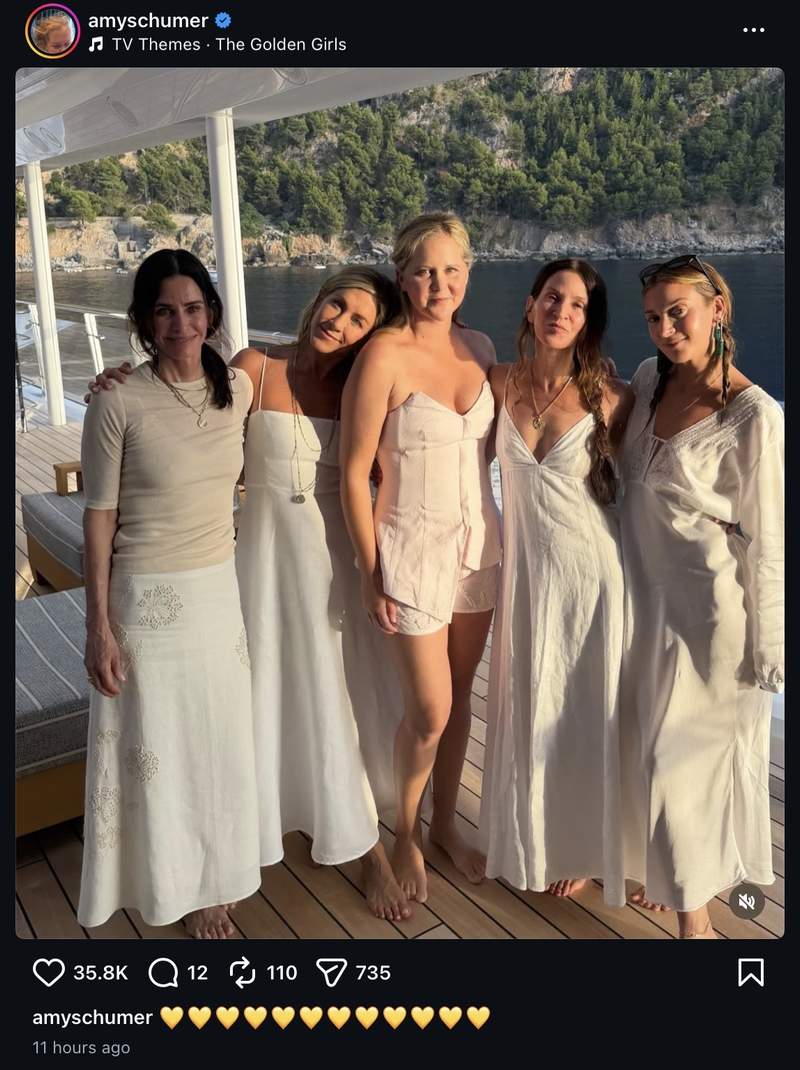 Amy Schumer with her girl pals on vacation | image source: Instagram/@amyschumer