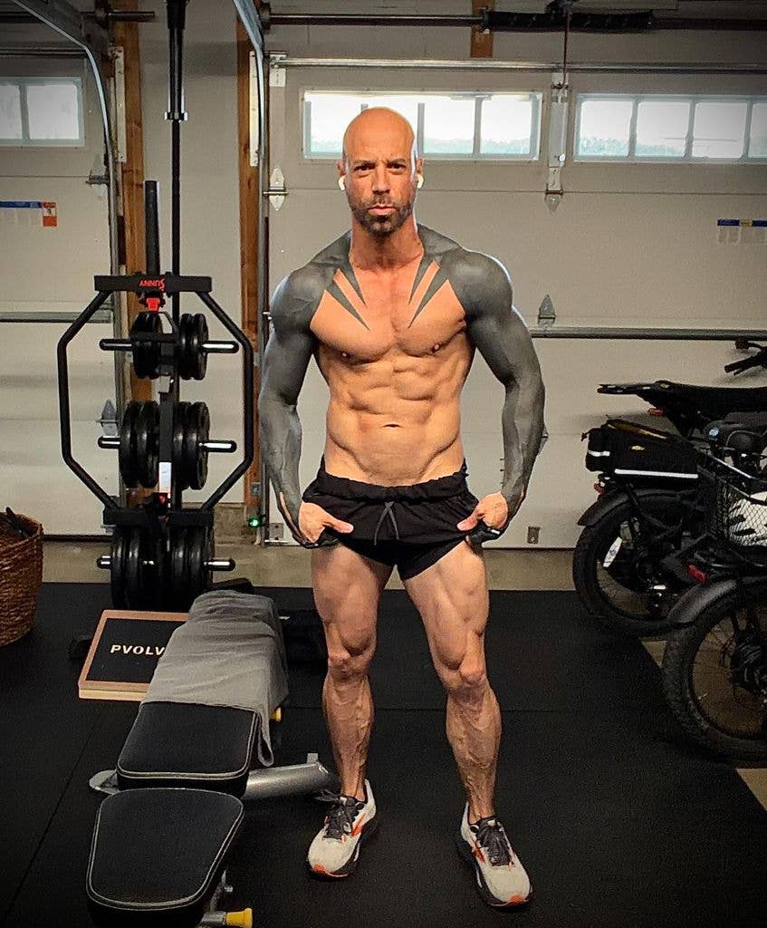 Chris daughtry abs gym