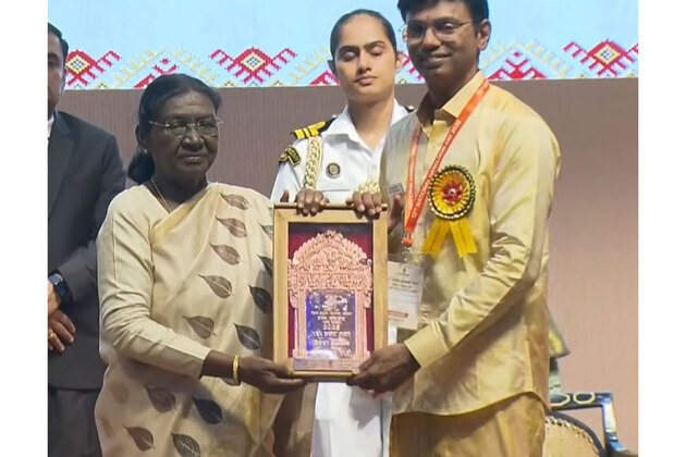 National Handloom Day 2026: President Droupadi Murmu honours 22 master artisans with Sant Kabir and National Handloom Awards
