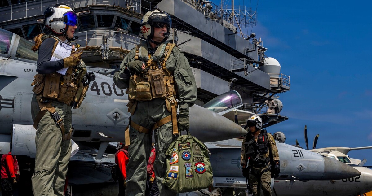 Nearly 5,000 crew members work aboard the aircraft carrier USS Abraham Lincoln. Photo: Daniel Kimmelman. U.S. Navy. AP.