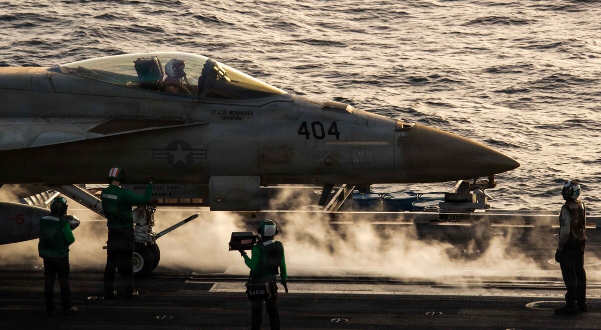 Prolonged isolation at sea, in the midst of a war, can lead to stress and depression. Photo: EFE/CENTCOM.