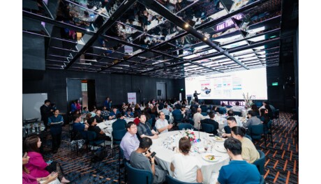 Dr. Terence Tan presenting at a symposium, sharing insights on medical weight management in Singapore and the use of GLP-1 receptor agonists (GLP-1 RAs), including patient selection and common clinical challenges.