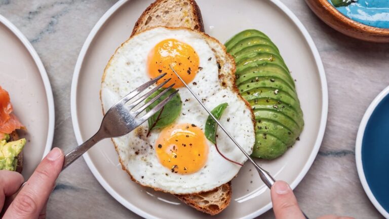 Massive Study Links The Time You Eat Breakfast to How Long You'll Live