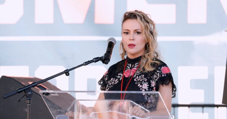 Alyssa Milano Reflects on Postpartum Anxiety Amid Lindsay Clancy Trial: ‘Women Fall Through the Cracks’ Alyssa Milano Reflects on Postpartum Anxiety Amid Lindsay Clancy Trial: ‘Women Fall Through the Cracks’
