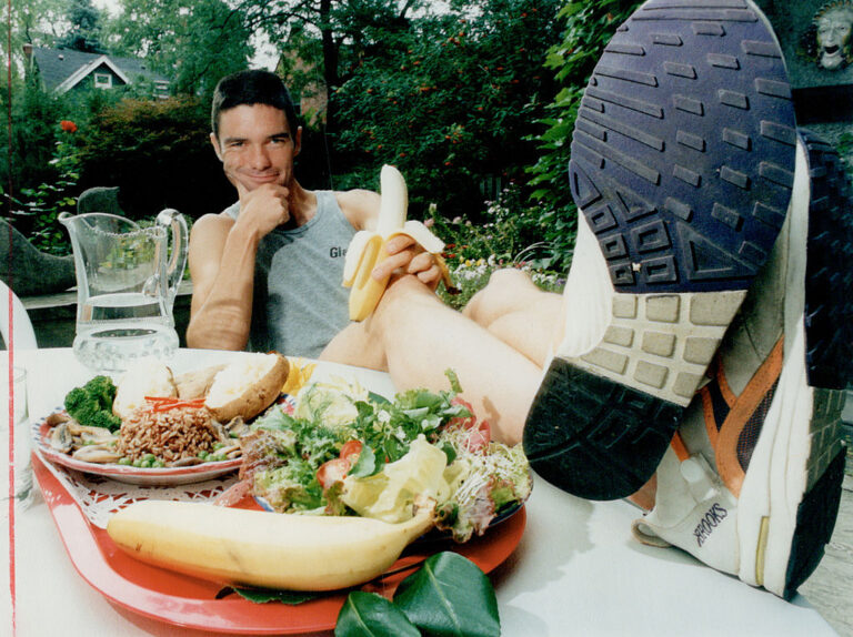 Sports nutritionists say these 7 everyday foods can help you train harder and recover faster Sports nutritionists say these 7 everyday foods can help you train harder and recover faster