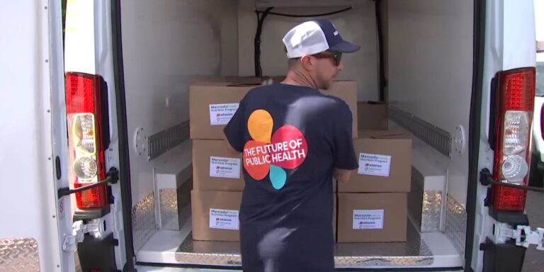 Program rewards diabetes education graduates with monthly food boxes in Avondale Program rewards diabetes education graduates with monthly food boxes in Avondale