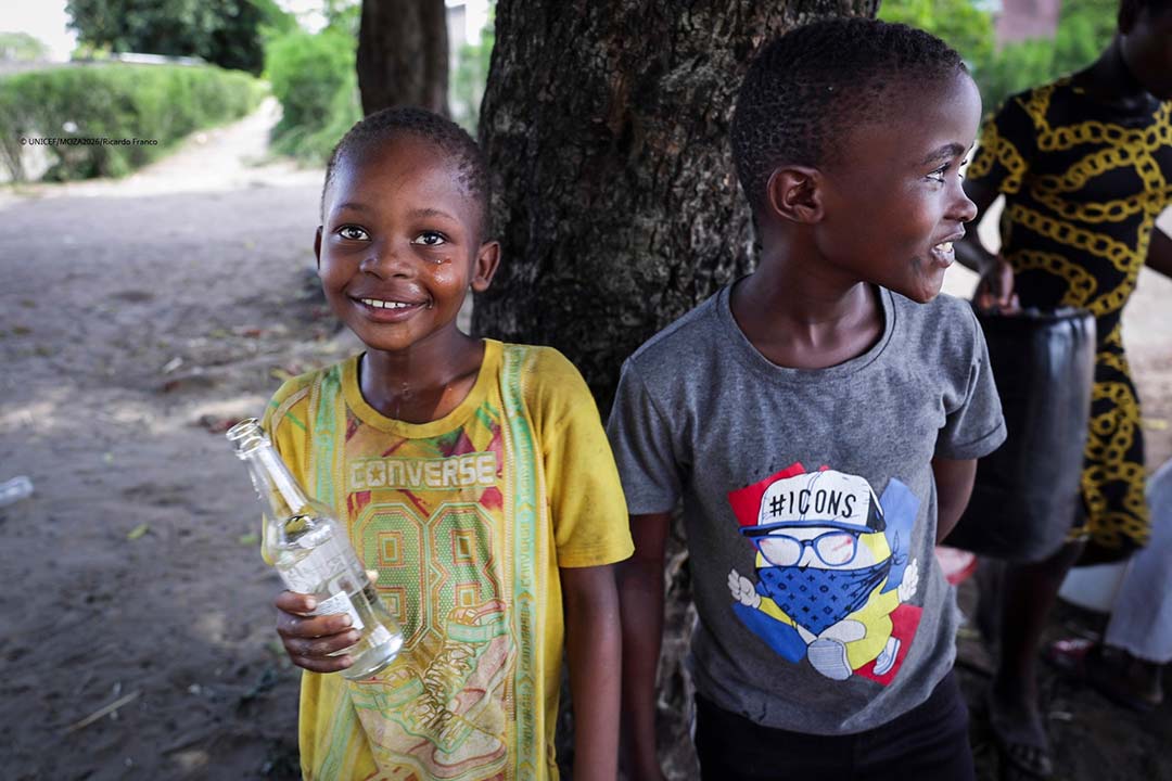 Mozambican children drinking free clean water as part of anti-cholera measures. Credit: UNICEF Mozambique