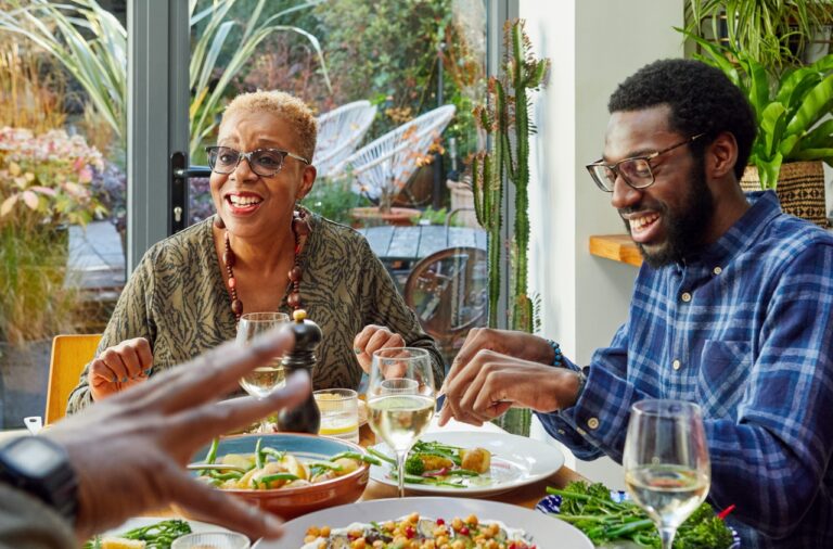 The simple mealtime habit that may help weight loss The simple mealtime habit that may help weight loss