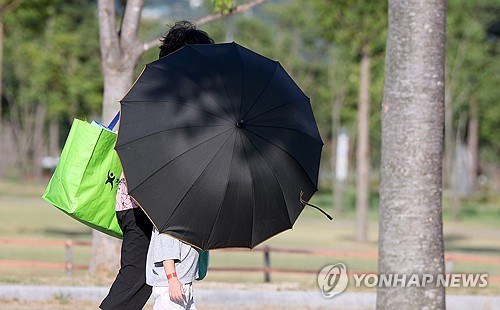 (3rd LD) Temperatures soar to record 42.5 C in southeast