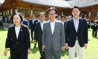 (LEAD) Gov't, ruling party share need to relax tax rule for single-home owners not living in property