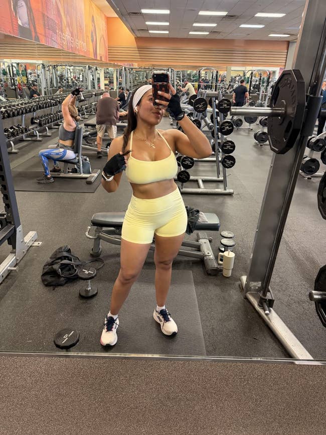 The reviewer wearing the set to the gym