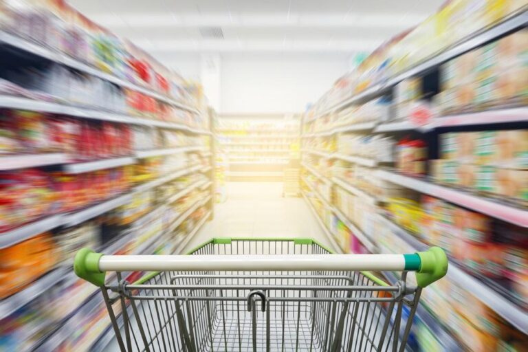 Can Roots (TSX:ROOT) Reinforce Its Lifestyle Retail Identity?
