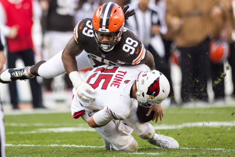 Browns Work Out DE Za'Darius Smith