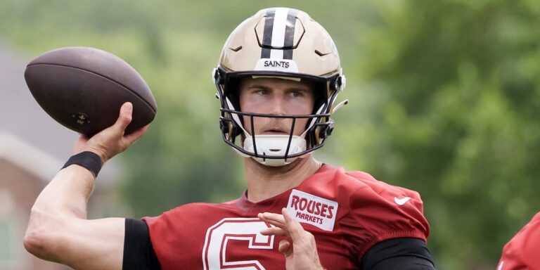 Saints conclude 10th practice of training camp, donning helmets for closed workout Saints conclude 10th practice of training camp, donning helmets for closed workout