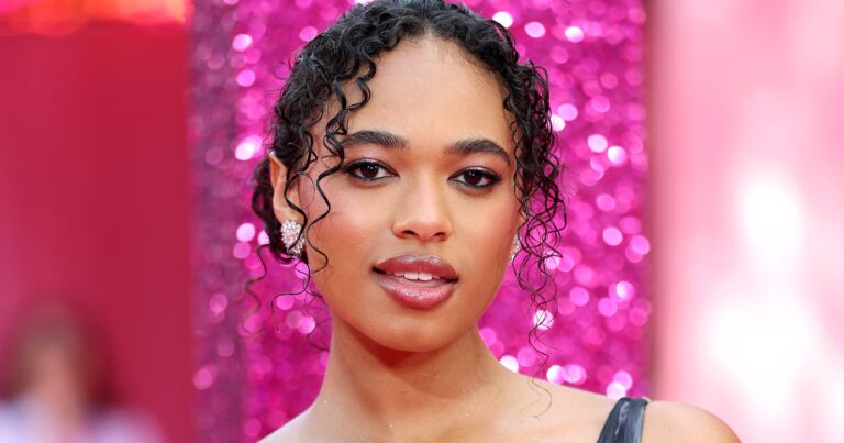 “Elle” Star Chandler Kinney Talks ‘90s Makeup Trends and Self "Elle" Star Chandler Kinney Talks ‘90s Makeup Trends and Self