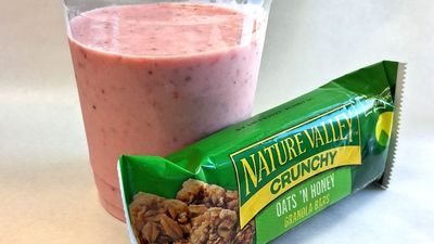 Strawberry smoothie wgranola.jpg