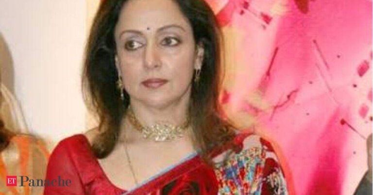 Hema Malini reveals ‘pure vegetarian’ diet which helps her keep fit at 77, without gym, despite loving idlis and paneer parathas. One food she consumes daily helps burning fat Hema Malini reveals 'pure vegetarian' diet which helps her keep fit at 77, without gym, despite loving idlis and paneer parathas. One food she consumes daily helps burning fat