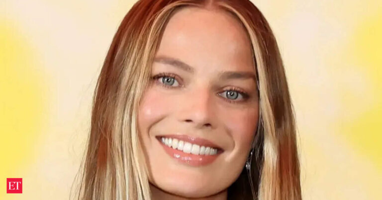 Quote of the Day Margot Robbie: “I just try to keep healthy more so than trying to be… – Inspiring lessons on skinny, fitness, nutrition, lifestyle, habits and why you should listen to your body by the Australian actress known for her powerful performances and deep insights on health and discipline