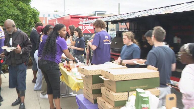 Healthcare workers call for new labor agreement prior to deadline