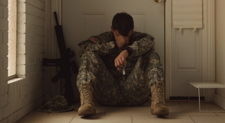 US military recruits begin struggling with depression shortly after joining: Journalist