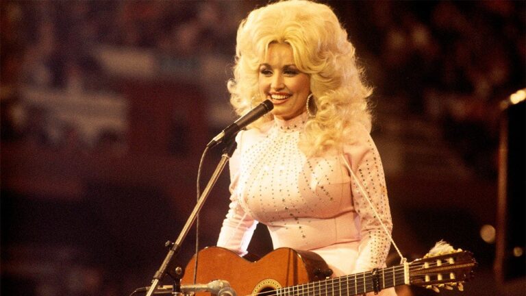 Dolly Parton's favorite Southern dishes, from chicken and dumplings to banana pudding