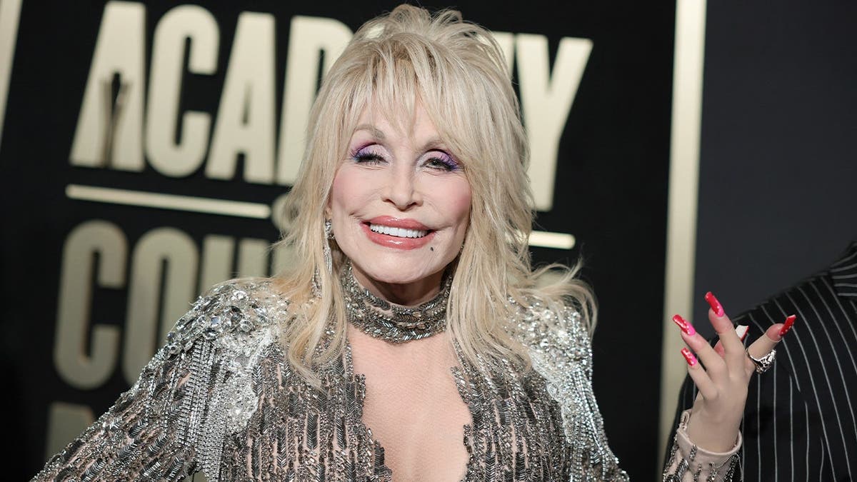 Dolly Parton poses at an event.