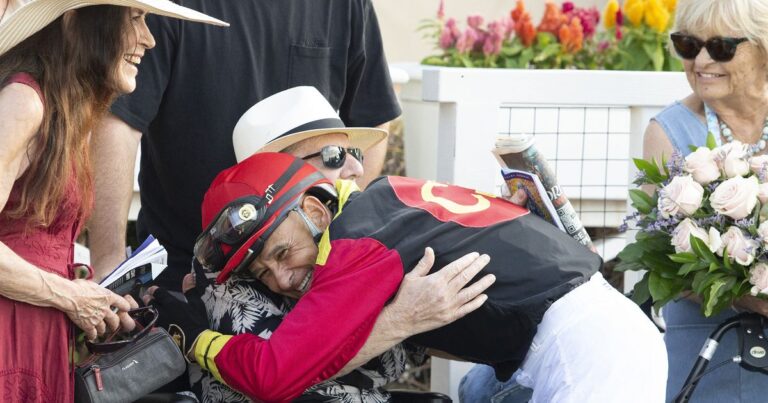 Grappling with Lou Gehrig’s disease, Sise wins with final runner Grappling with Lou Gehrig's disease, Sise wins with final runner
