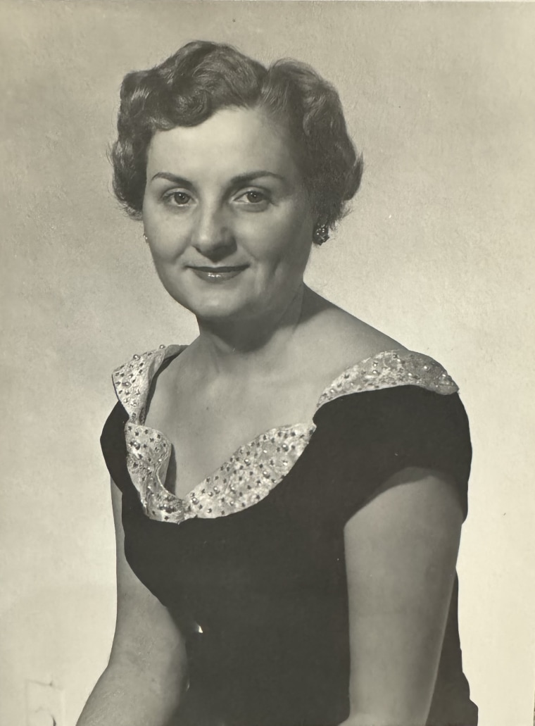 Pauline Kana was born in 1926.