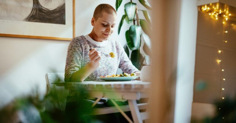 Mindful eating: Benefits, challenges, and how to start Mindful eating: Benefits, challenges, and how to start