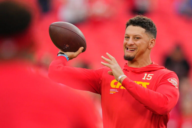 Mahomes makes hilarious mistake at Chiefs training camp workout