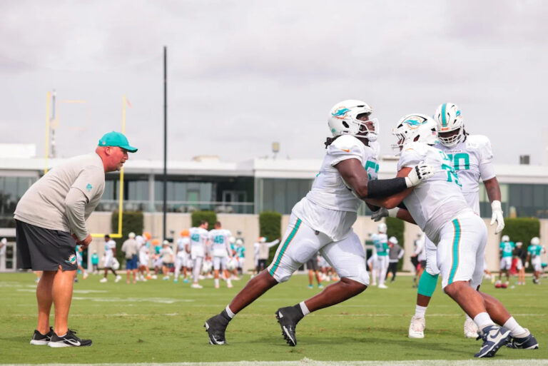 Dolphins to Reportedly Bring in Utah Standout Guard for Workout