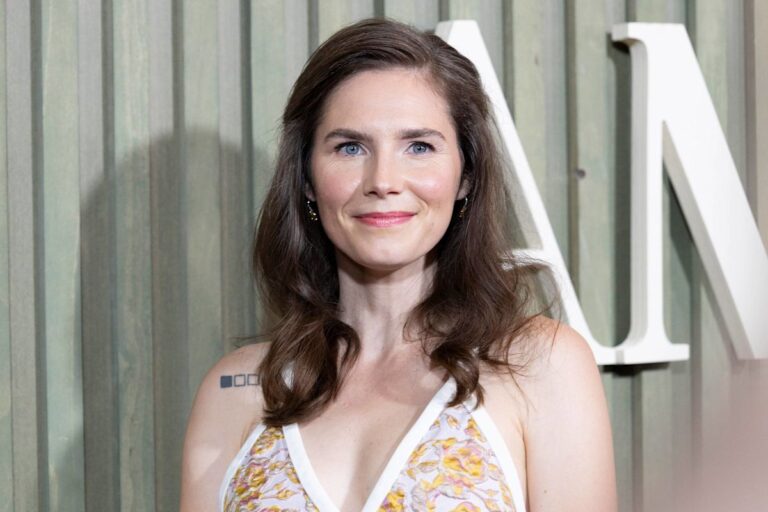 Amanda Knox's Comedy Show 'Cartwheel' Explores Her Wrongful Imprisonment Journey
